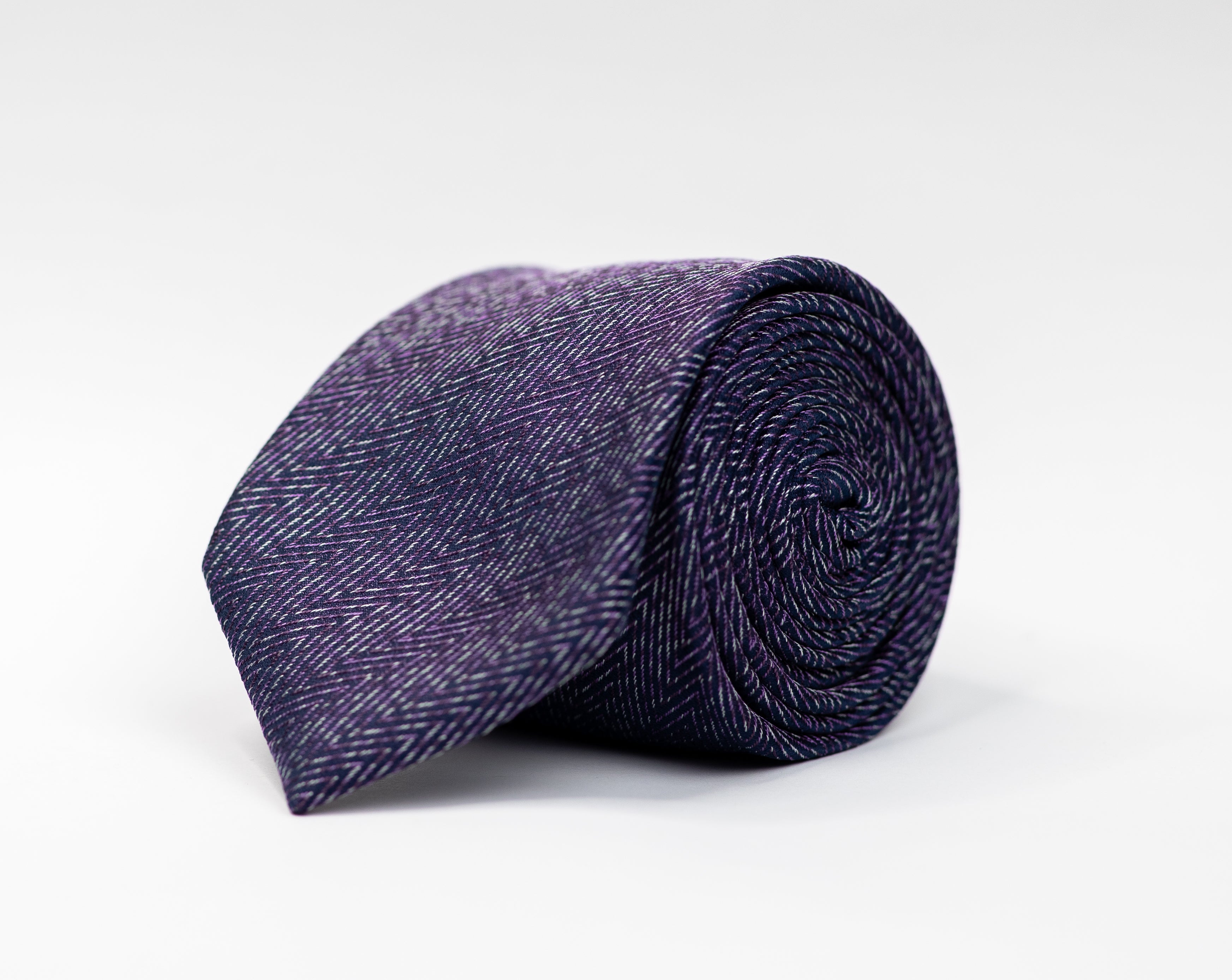Magenta tie